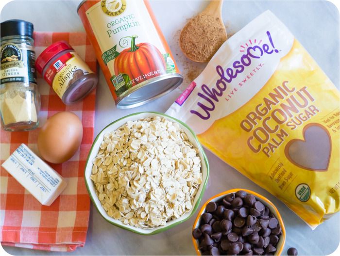 BOOtiful Baked Pumpkin Chocolate Chip Oatmeal with Greek Yogurt